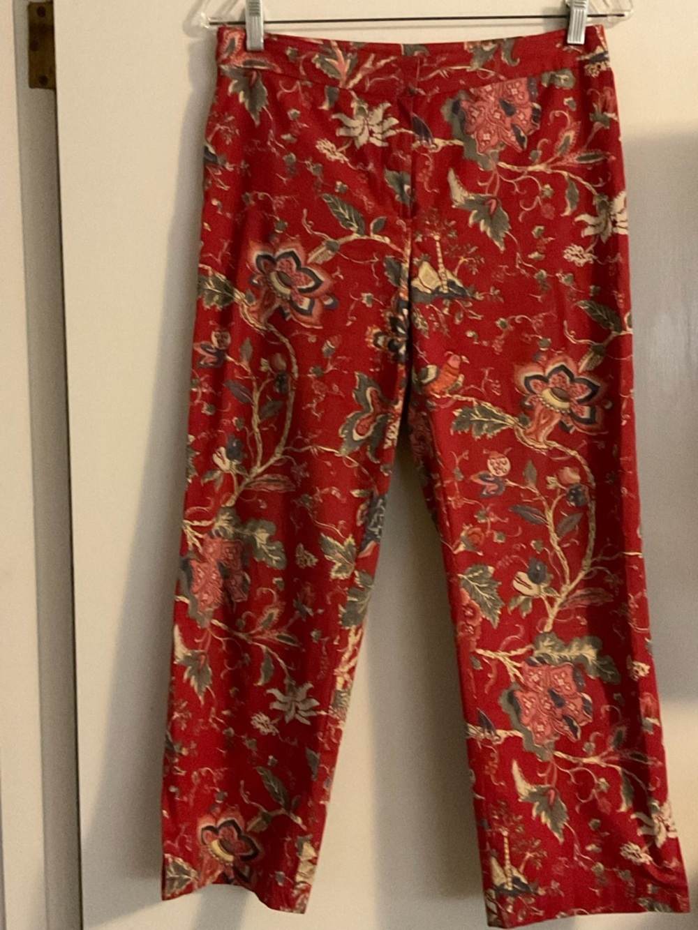 Beautifully designed ankle pants by Cabi size 8